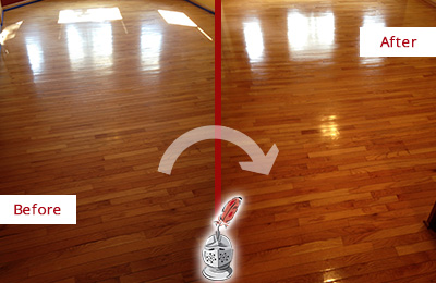 Before and After Picture of a Issaquah Wood Sand Free Refinishing Service on a Room Floor to Remove Scratches